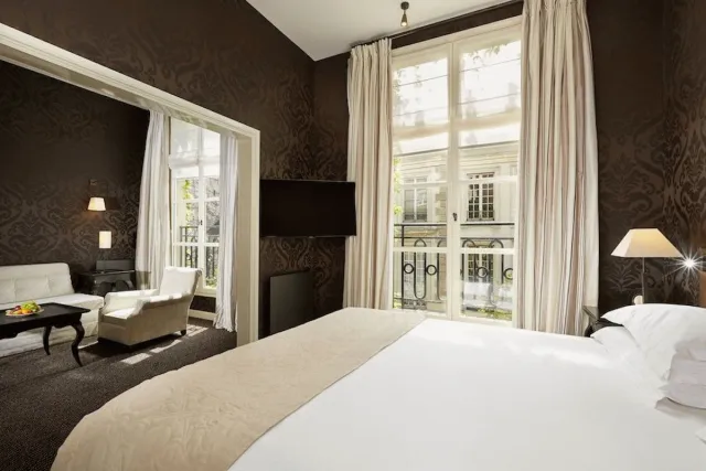Bilder från hotellet Le Pavillon de la Reine - nummer 1 av 10