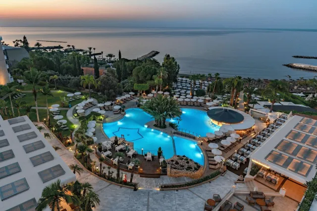 Bilder från hotellet Mediterranean Beach Hotel - nummer 1 av 10