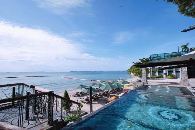 Bilder från hotellet Pattaya Modus Beachfront Resort - nummer 1 av 66