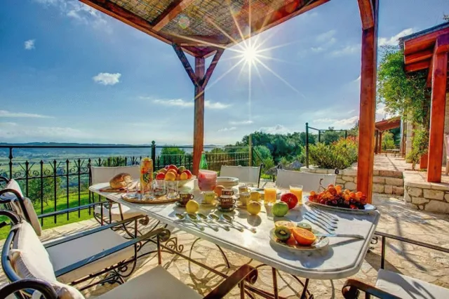 Bilder från hotellet Stunning 8-bed Villa in Marmaro With Amazing View - nummer 1 av 23
