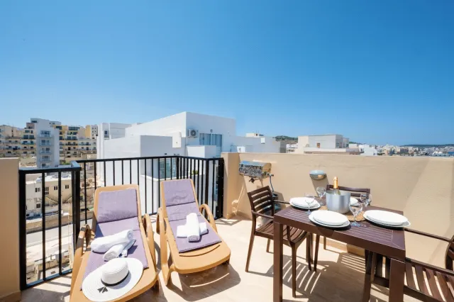 Bilder från hotellet Sea Bliss Penthouse with two terraces enjoying side seaviews by Gatewaysmalta - nummer 1 av 26