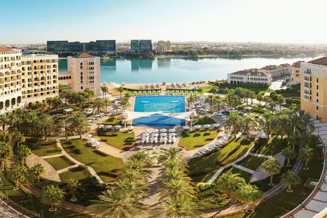 Bilder från hotellet The Ritz-Carlton Abu Dhabi, Grand Canal - nummer 1 av 43