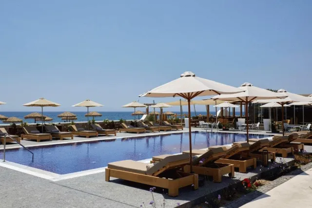 Bilder från hotellet Sea Breeze Santorini Beach Resort, Curio By Hilton - nummer 1 av 13