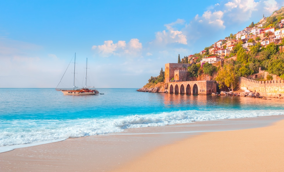 Alanya er ferieliv, uteliv, og underholdning ved siden av tyrkisk hverdagsliv.