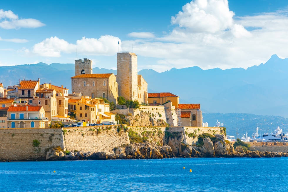 Sjarmerende Antibes ligger på en halvøy mellom Nice og Cannes