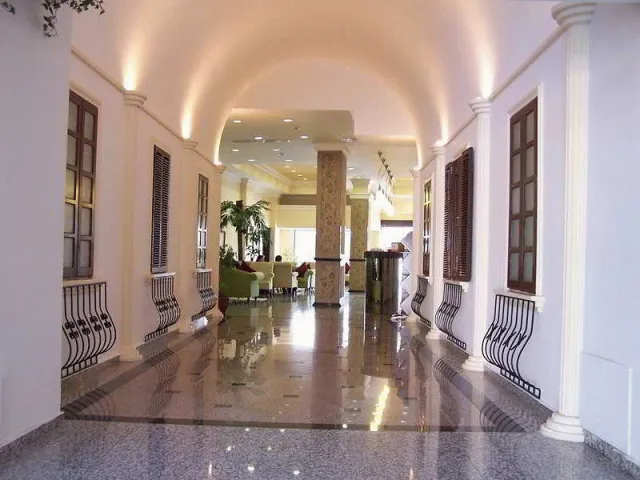 Bilder från hotellet City Royal Hotel - nummer 1 av 8
