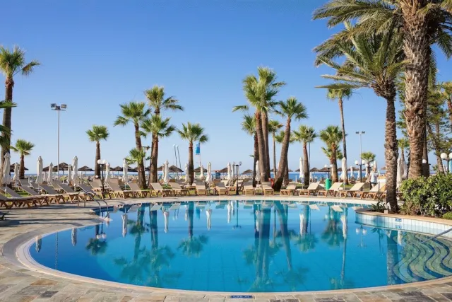 Bilder från hotellet The Golden Bay Beach Hotel - nummer 1 av 10