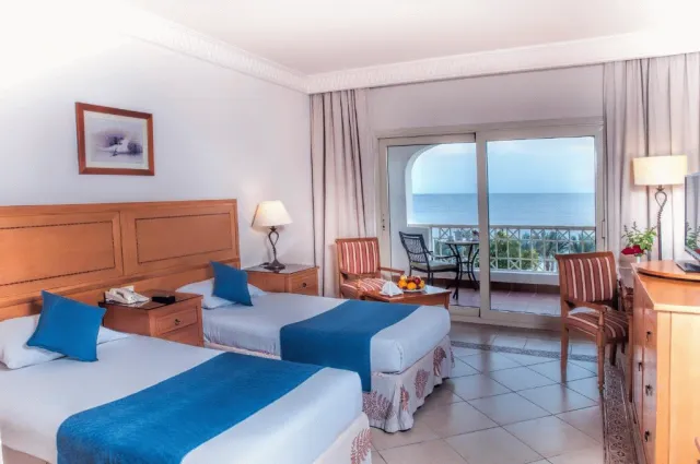 Bilder från hotellet Continental Plaza Beach Resort - nummer 1 av 82