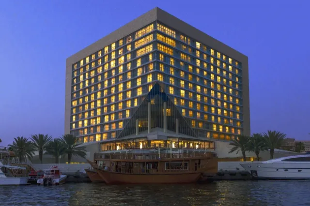 Bilder från hotellet Sheraton Dubai Creek Hotel and Towers - nummer 1 av 36