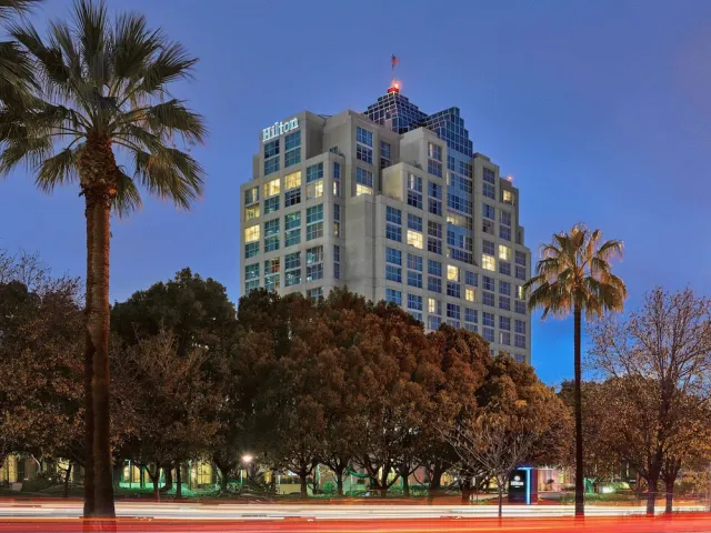 Bilder från hotellet Hilton Los Angeles North/Glendale - nummer 1 av 43