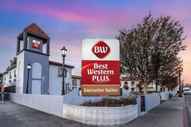 Bilder från hotellet Best Western Plus Executive Suites - nummer 1 av 37