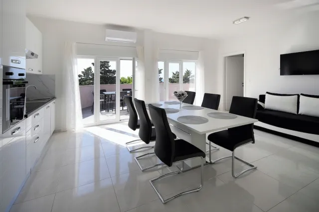 Bilder från hotellet Apartments Lola - nummer 1 av 72