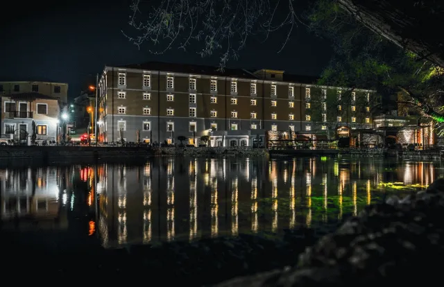 Bilder från hotellet Hydrama Grand Hotel - nummer 1 av 95