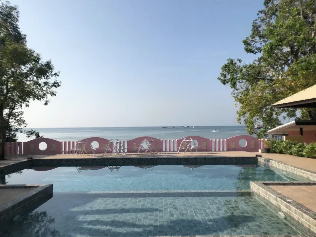 Bilder från hotellet Anyavee Nam Mao Beach Resort - nummer 1 av 63