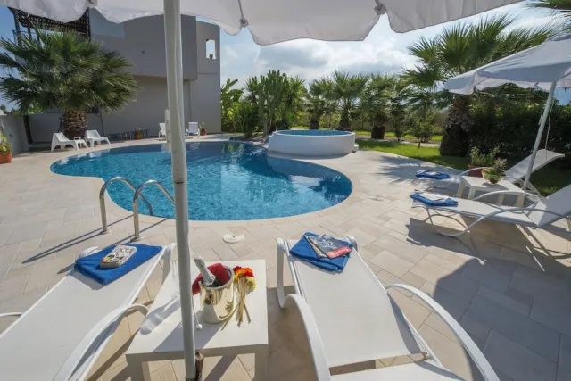 Bilder från hotellet Xenos Villa 2. With 5 Bedrooms, Private Swimming Pool, Near the sea in Tigaki - nummer 1 av 44