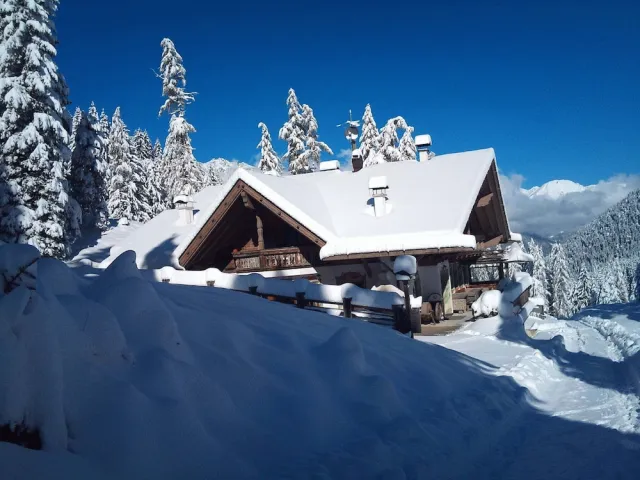 Bilder från hotellet Quaint Alpine hut in the Stubaital With Sauna - nummer 1 av 37