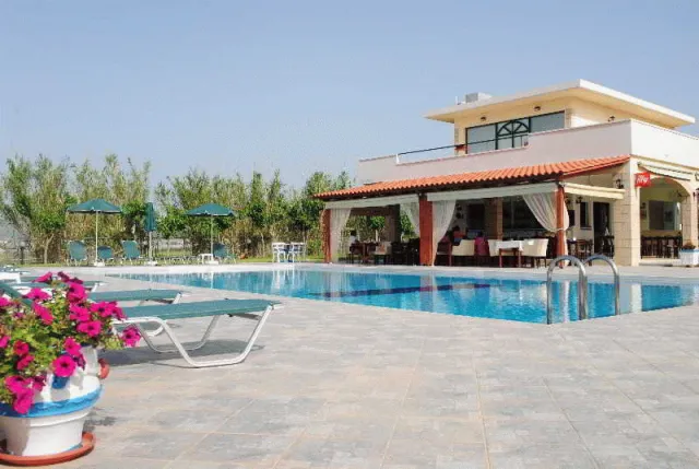 Bilder från hotellet Mediterranean Hotel Apartments & Studios - nummer 1 av 7