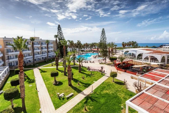 Bilder från hotellet Louis Phaethon Beach Hotel - nummer 1 av 8