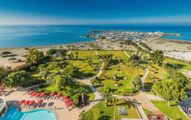 Bilder från hotellet St Raphael Resort - nummer 1 av 9