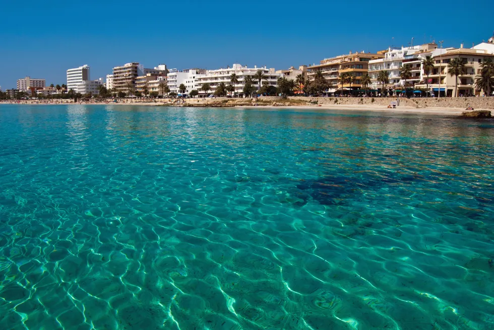 Turkost vatten och härlig strand i Cala Millor 